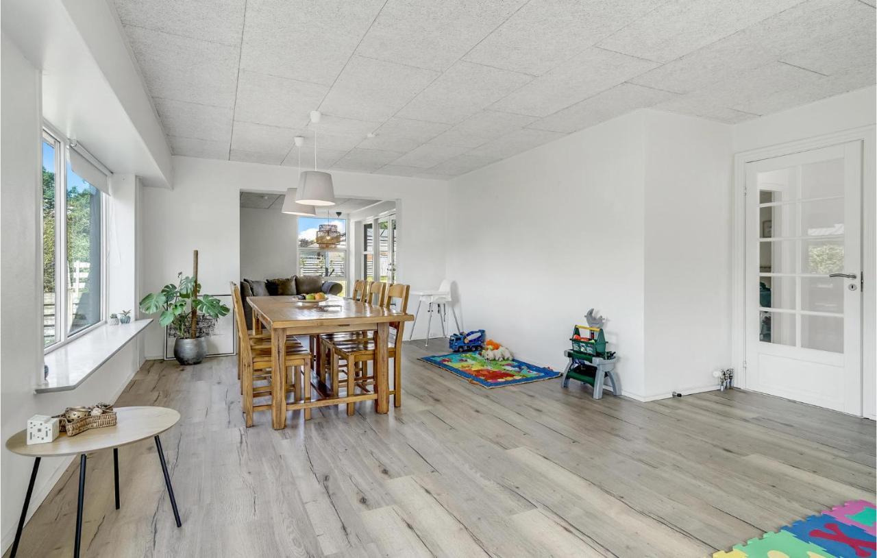 Nice Home In Billund With Kitchen Exteriör bild