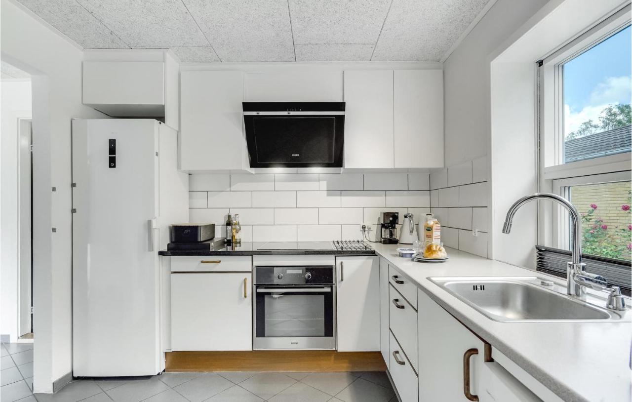 Nice Home In Billund With Kitchen Exteriör bild