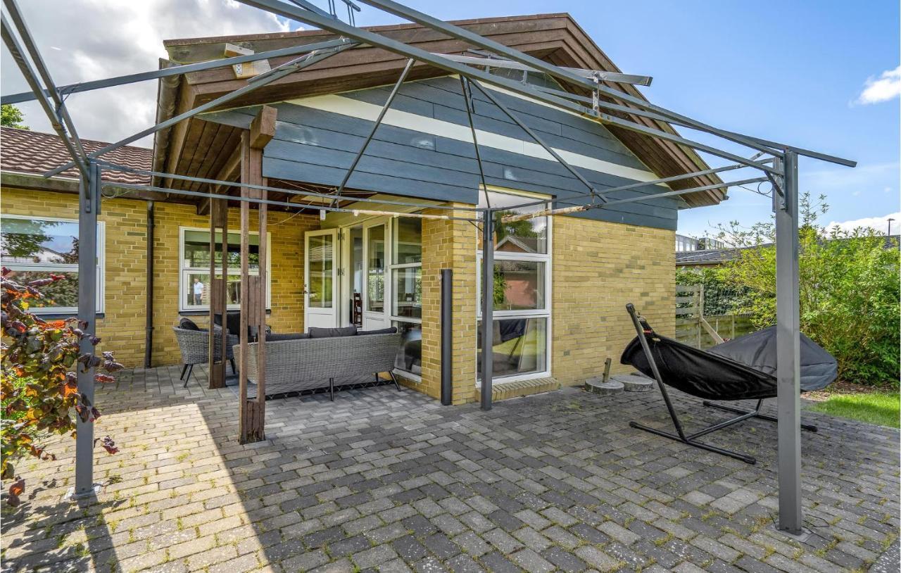 Nice Home In Billund With Kitchen Exteriör bild