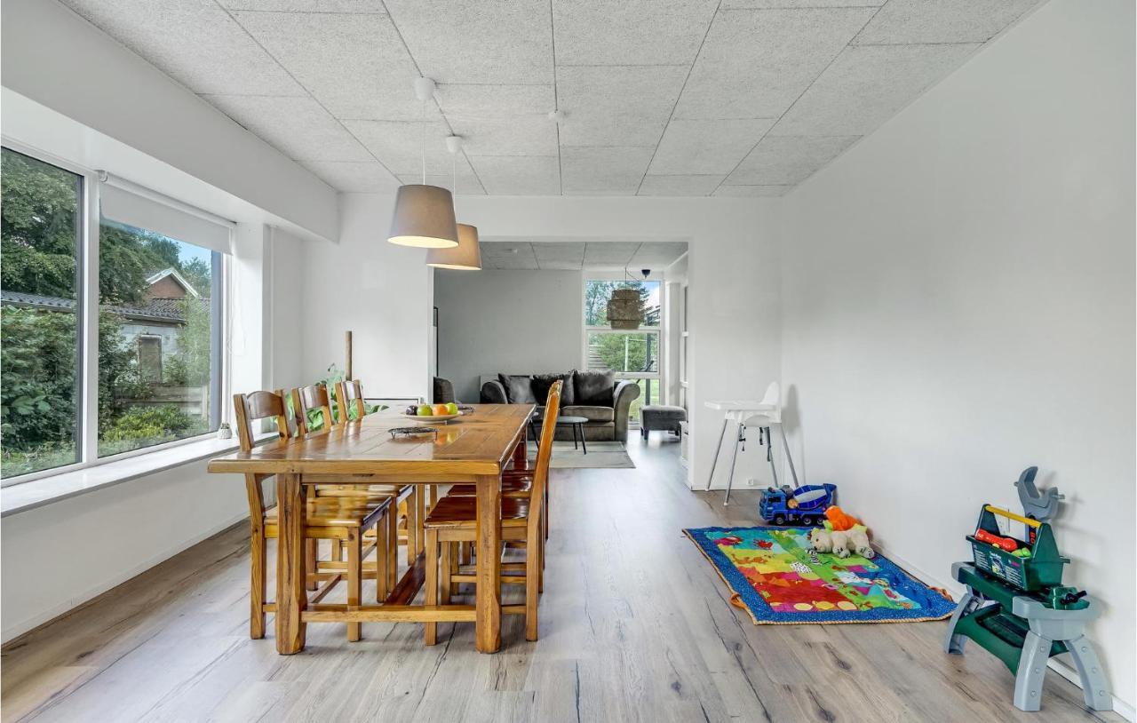 Nice Home In Billund With Kitchen Exteriör bild
