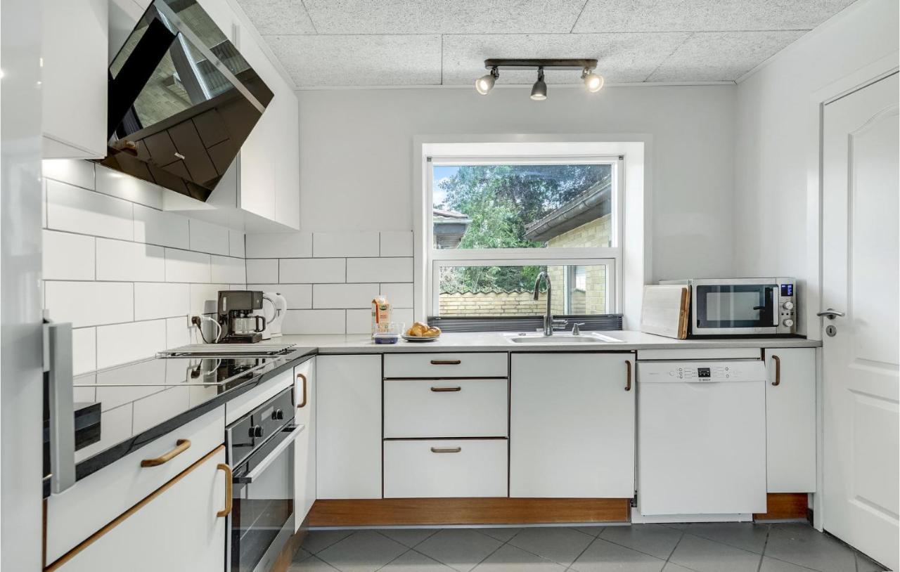Nice Home In Billund With Kitchen Exteriör bild