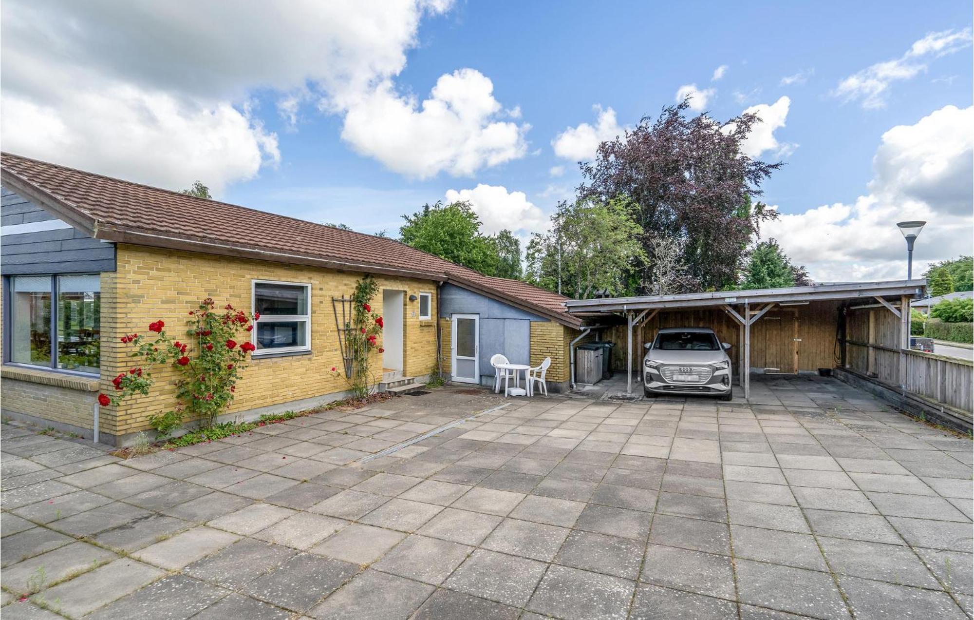 Nice Home In Billund With Kitchen Exteriör bild