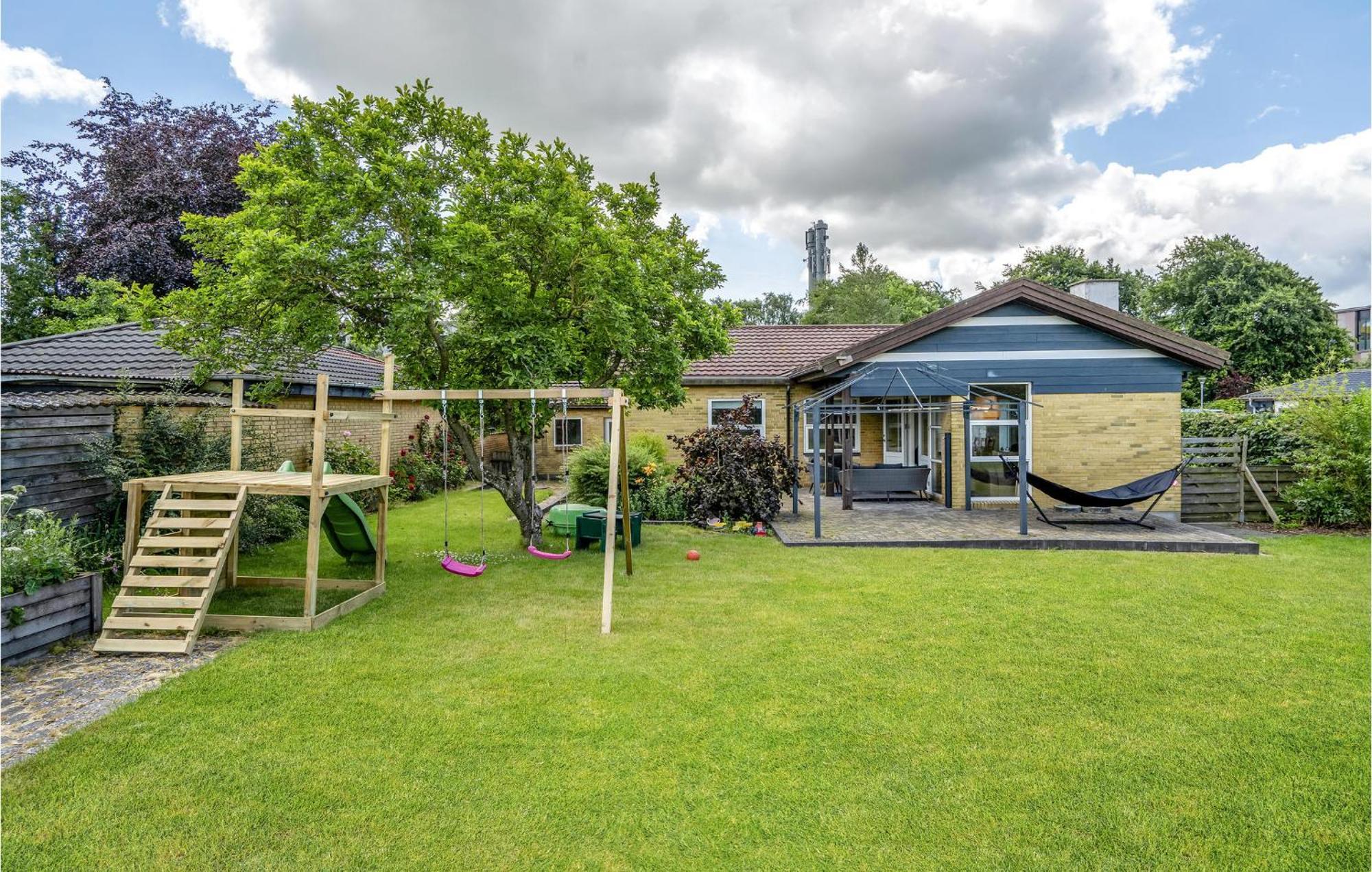 Nice Home In Billund With Kitchen Exteriör bild
