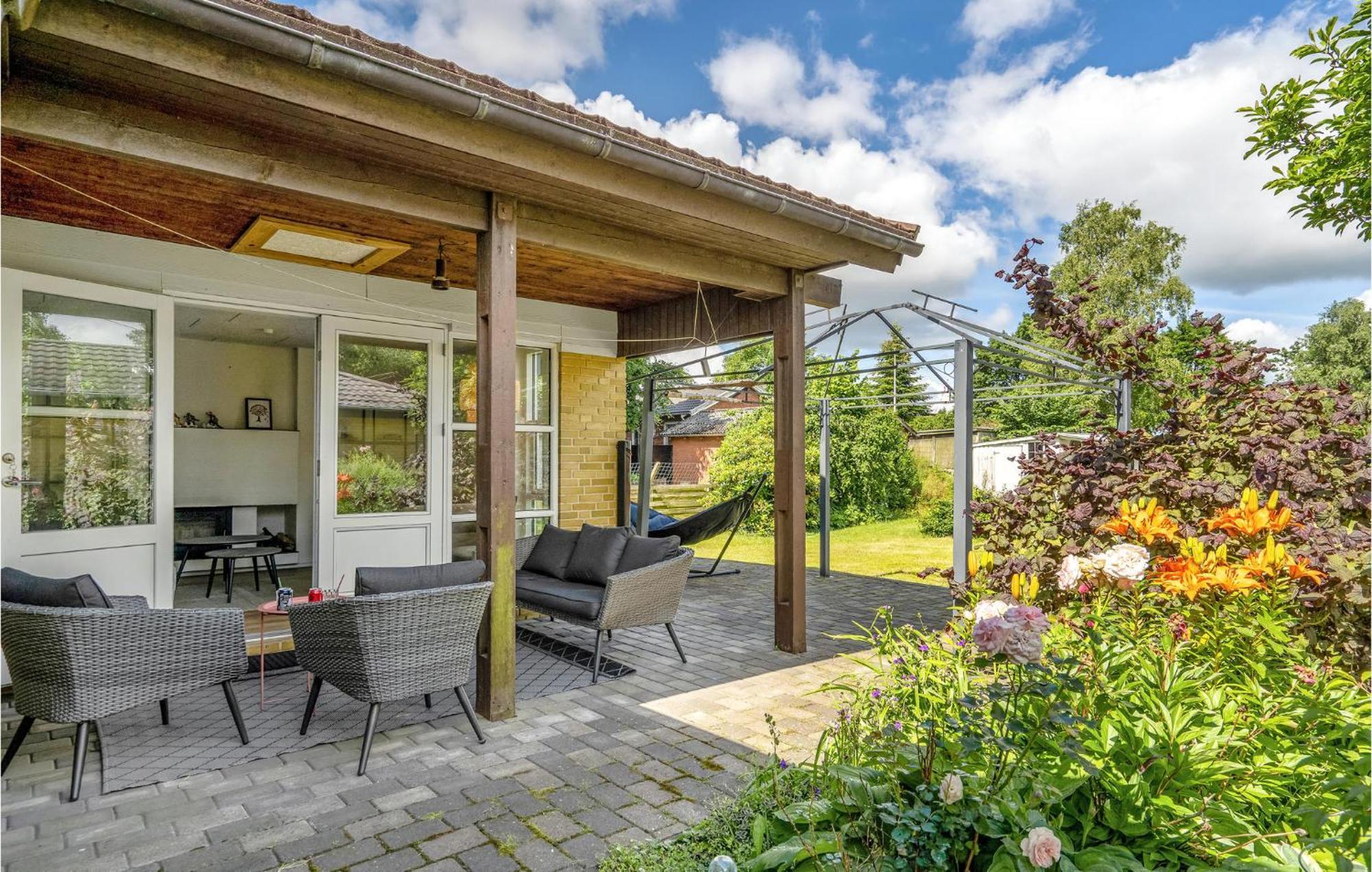 Nice Home In Billund With Kitchen Exteriör bild